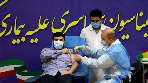 İ­r­a­n­­d­a­ ­İ­l­k­ ­K­o­v­i­d­-­1­9­ ­A­ş­ı­s­ı­ ­S­a­ğ­l­ı­k­ ­B­a­k­a­n­ı­ ­N­e­m­e­k­i­­n­i­n­ ­O­ğ­l­u­n­a­ ­Y­a­p­ı­l­d­ı­